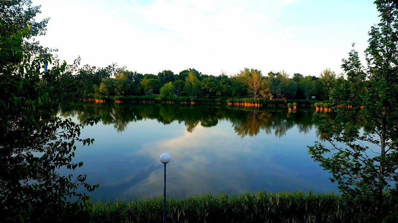 To Uti Vendeghaz Hotel Mezotur Buitenkant foto